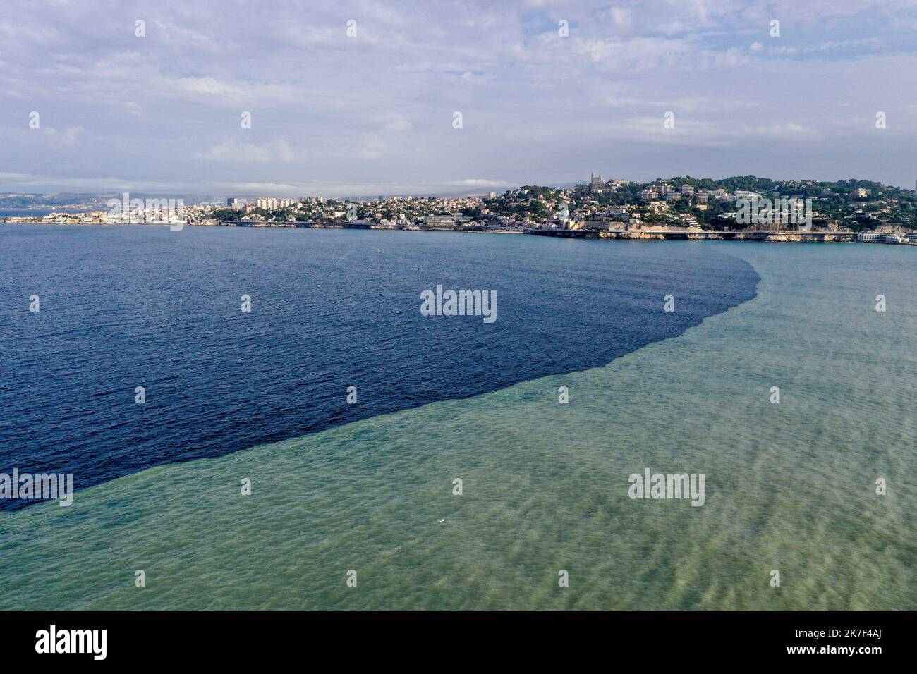 Â©PHOTOPQR/LA PROVENCE/Gilles Bader ; Marseille ; 04/10/2021 ; Inondation a Marseille, marseille vue de l'embouque de l'huveaune et ses eaux boueuses - fortes inondations dans le sud de la France, le 4th 2021 octobre mer Méditerranée à Marseille, avec des crues de boue Banque D'Images