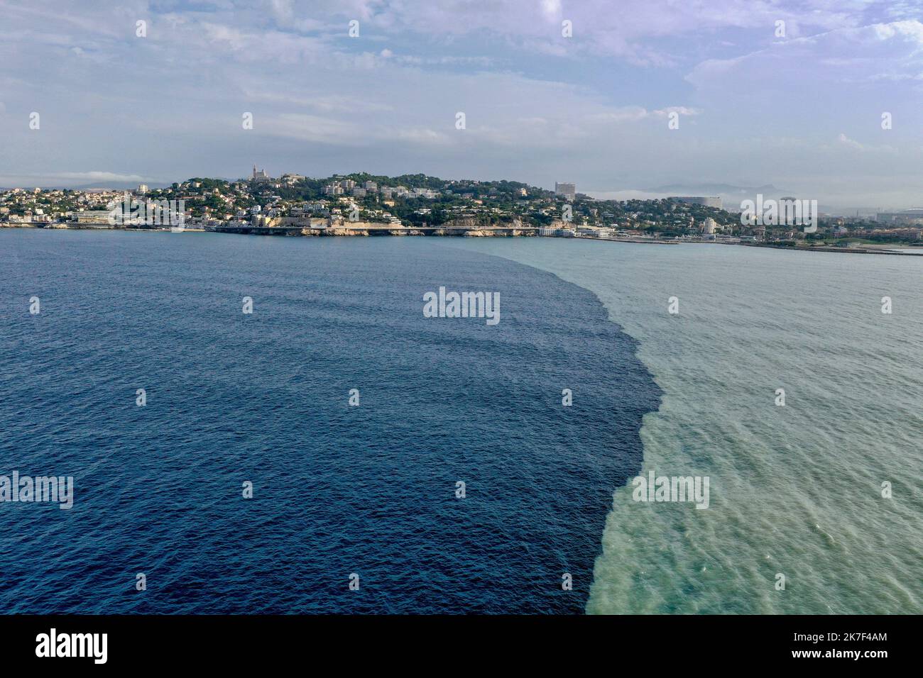 Â©PHOTOPQR/LA PROVENCE/Gilles Bader ; Marseille ; 04/10/2021 ; Inondation a Marseille, marseille vue de l'embouque de l'huveaune et ses eaux boueuses - fortes inondations dans le sud de la France, le 4th 2021 octobre mer Méditerranée à Marseille, avec des crues de boue Banque D'Images