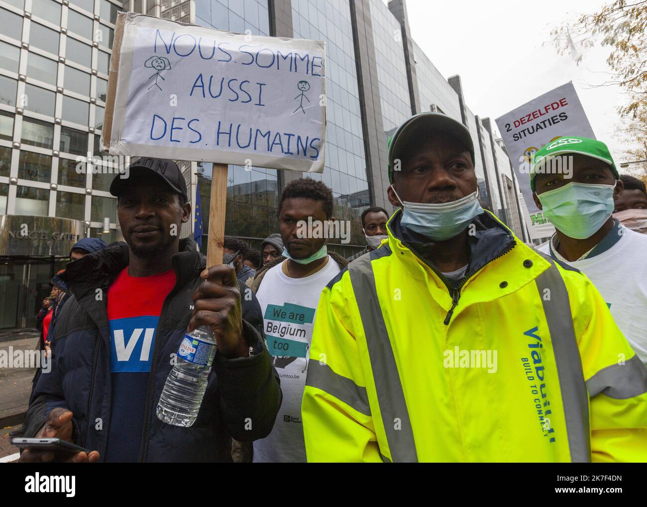 ©Nicolas Landemard / le Pictorium/MAXPPP - enrte 1600 et 2000 personnes (source police) lieux de tout le pays, ont été expulés ce jour dans la capitale belge, a l'appel de differentes organisations for apper a la régularisation des centaines de sans papas qui menent un combat pour leur régularisation depuis de nombreux mois. Banque D'Images