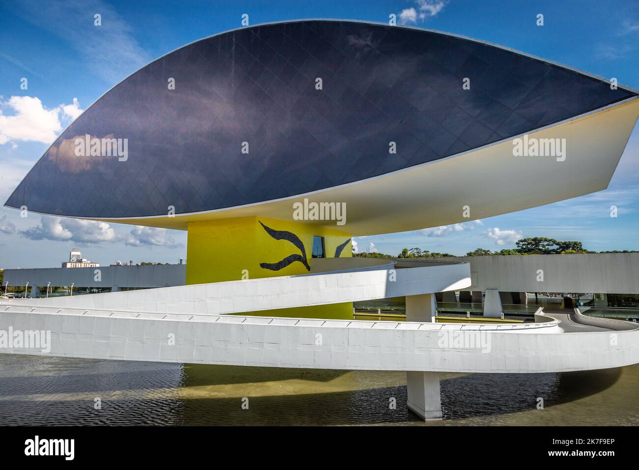 Musée Oscar Niemeyer à Curitiba, capitale de l'État de Parana, Brésil Banque D'Images
