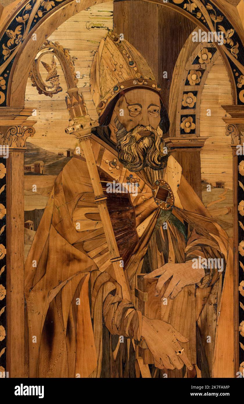 ©Active Museu/MAXPPP - ActiveMuseum 0003605.jpg / Bois et marquterie, piles d'eglise 1510 - / Pantaleone dei Marchi / peinture Active Museum / le Pictorium 1 personnes, barbe, Bible Bishop, Livre, boîte (compartiment), Cane Cape, religion catholique, religion chrétienne, Eglise, Crosier, Or (couleur), Or (métal précieux) ,Index finger ,Paysage ,Homme ,Homme de foi ,marquetrie (pièce en bois) ,Médaillon ,Mitre ,lieu de culte ,Pontife , pierre précieuse ,profil ,religion ,vêtements religieux ,matériel religieux ,train , train ,Rolling paysage () ,Stal (boîte) ,Village vertical ,fenêtre ,Bois (materia Banque D'Images