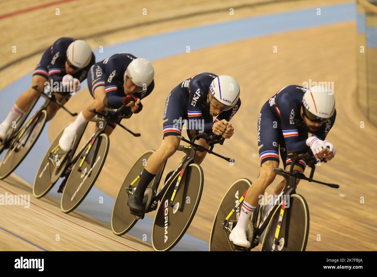 ©PHOTOPQR/LE COURRIER PICARD/HASLIN ; ROUBAIX ; 20/10/2021 ; Championnats du monde cycliste sur piste vélodrome Jean Stablinski STAB vélodrome de Roubaix l'équipement de France de Poursuite par équipe hommes réalise le 2ème temps des qualifications avec Thomas Boudat Thomas Denis Valentin Tabellion et Benjamin Thomas photo Fred HASLIN - les Championnats du monde ont lieu du 20 au 24 Octobre 2021 Banque D'Images