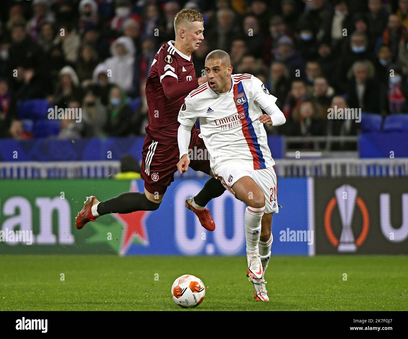 ©PHOTOPQR/LE PROGRES/Stéphane GUIOCHON - Décines-Charpieu 04/11/2021 - Match Europa League OL-Sparta Prague -A Décines au Groupama Stadium match retour de phase de poule de l'Europa League OL - Sparta Prague Islam Slimani Banque D'Images