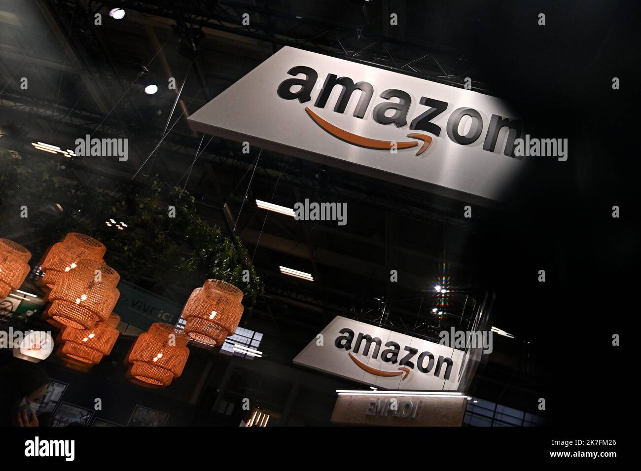 ©Julien Mattia / le Pictorium / MAXPPP - Julien Mattia / le Pictorium - 16/11/2021 - France / Ile-de-France / Paris - photo d'illustration du logo Amazon au salon des Maires de France, au Parc des Expositions de la porte de Versailles, le 16 novembre 2021 / 16/11/2021 - France / Ile-de-France (région) / Paris - Illustration du logo de l'Amazone au salon des Maires de France, Parc des Expositions de la porte de Versailles, 16 novembre 2021 Banque D'Images
