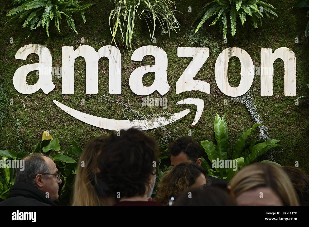 ©Julien Mattia / le Pictorium / MAXPPP - Julien Mattia / le Pictorium - 16/11/2021 - France / Ile-de-France / Paris - photo d'illustration du logo Amazon au salon des Maires de France, au Parc des Expositions de la porte de Versailles, le 16 novembre 2021 / 16/11/2021 - France / Ile-de-France (région) / Paris - Illustration du logo de l'Amazone au salon des Maires de France, Parc des Expositions de la porte de Versailles, 16 novembre 2021 Banque D'Images