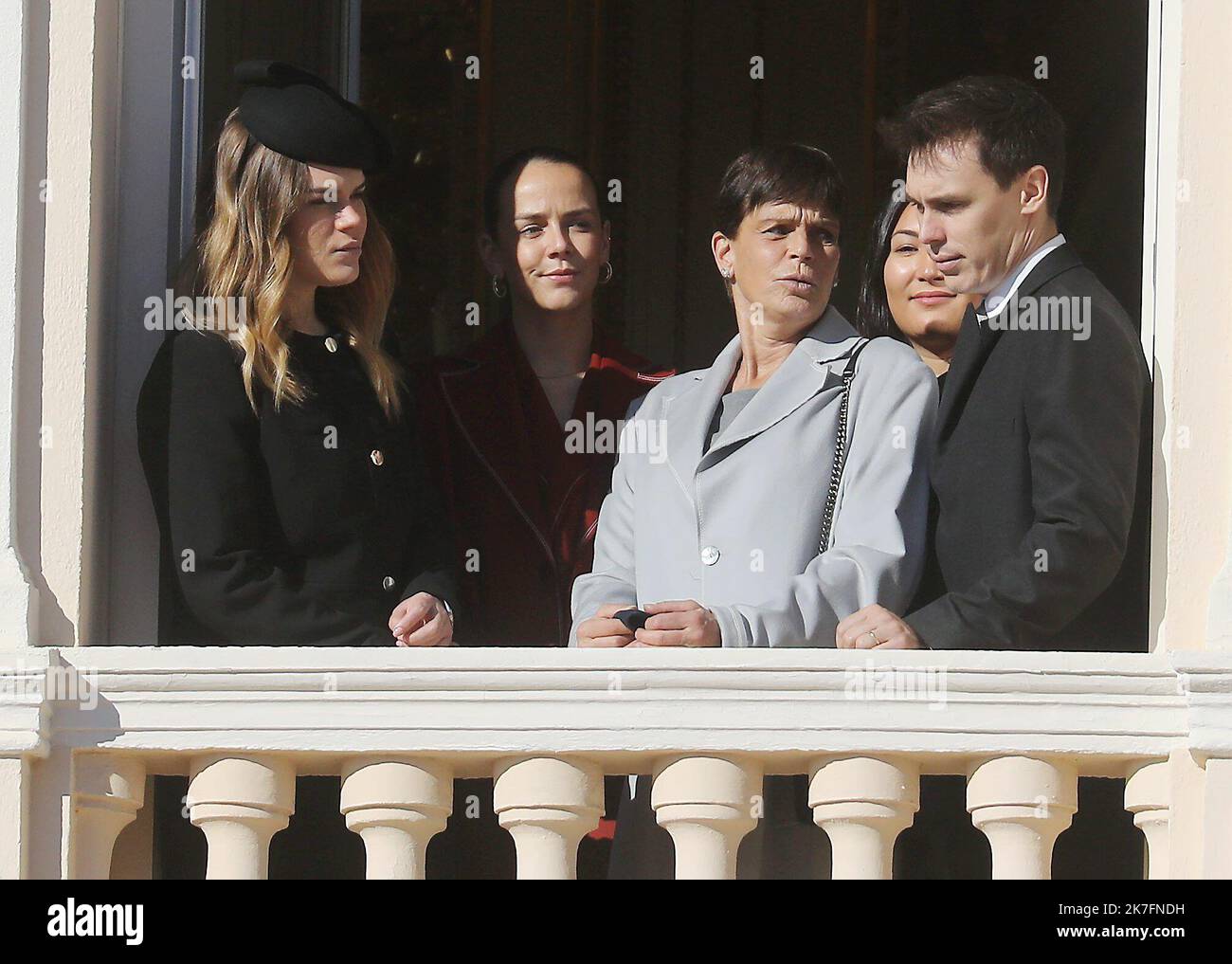 ©PHOTOPQR/NICE MATIN/CYRIL DODERGNY ; Monaco ; 19/11/2021 ; Monaco le 19/11/2021 - Fête nationale Monégasque - la princesse Stéphanie, ses enfants Camille Gottlieb, Pauline Ducruet, Louis Ducruet et et son épose Marie Chevallier Monaco, nov 19th 2021. Journée nationale à Monaco. Cérémonie de balcon avec famille princière Banque D'Images