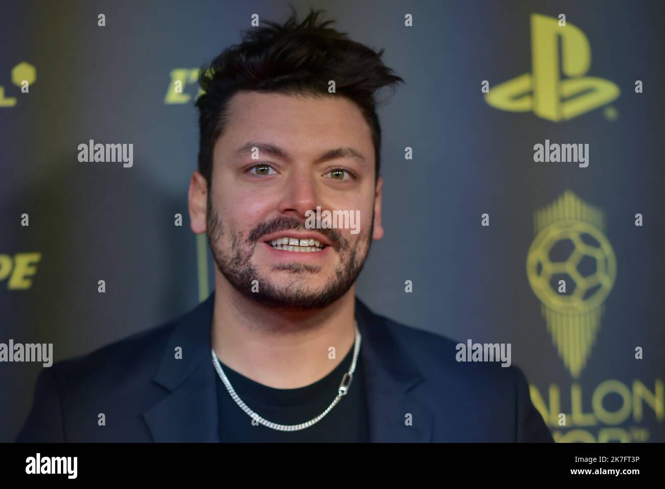 ©FRANCK CASTEL/MAXPPP - ballon D ou Photocall au Théâtre du Châtelet à Paris PARIS, FRANCE NOVEMBRE 29 acteur keV Adams assistez au ballon D ou photocall au Théâtre du Châtelet sur 29 novembre 2021 à Paris, France. Banque D'Images