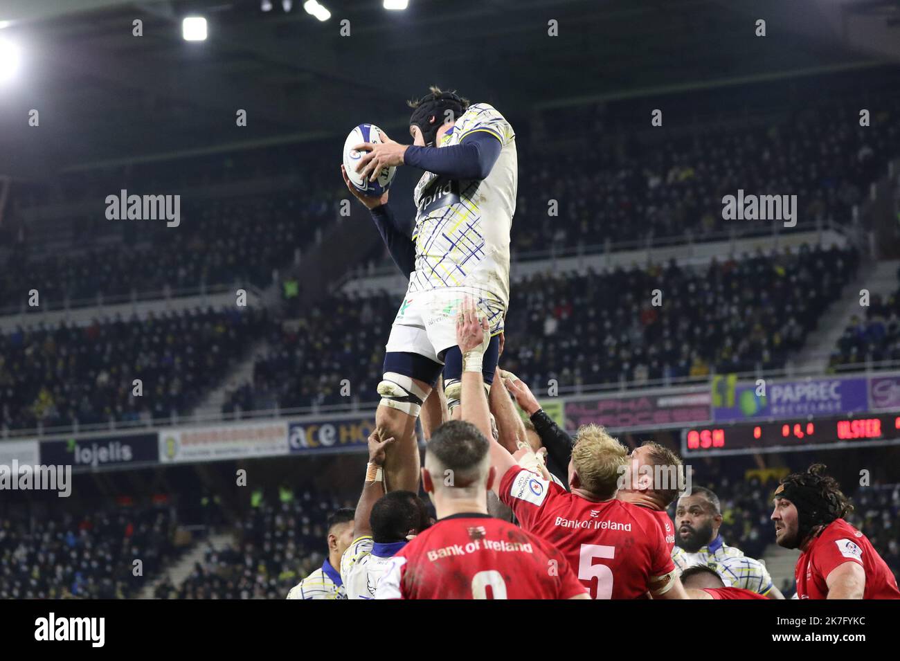 Thierry LARRET / Maxppp. Coupe des champions de rugby : ASM Clermont Auvergne vs Ulster Rugby. Stade Marcel Michelin, Clermont-Ferrand (63), le 11 décembre 2021. ITURRIA Arthur (ASM) Banque D'Images