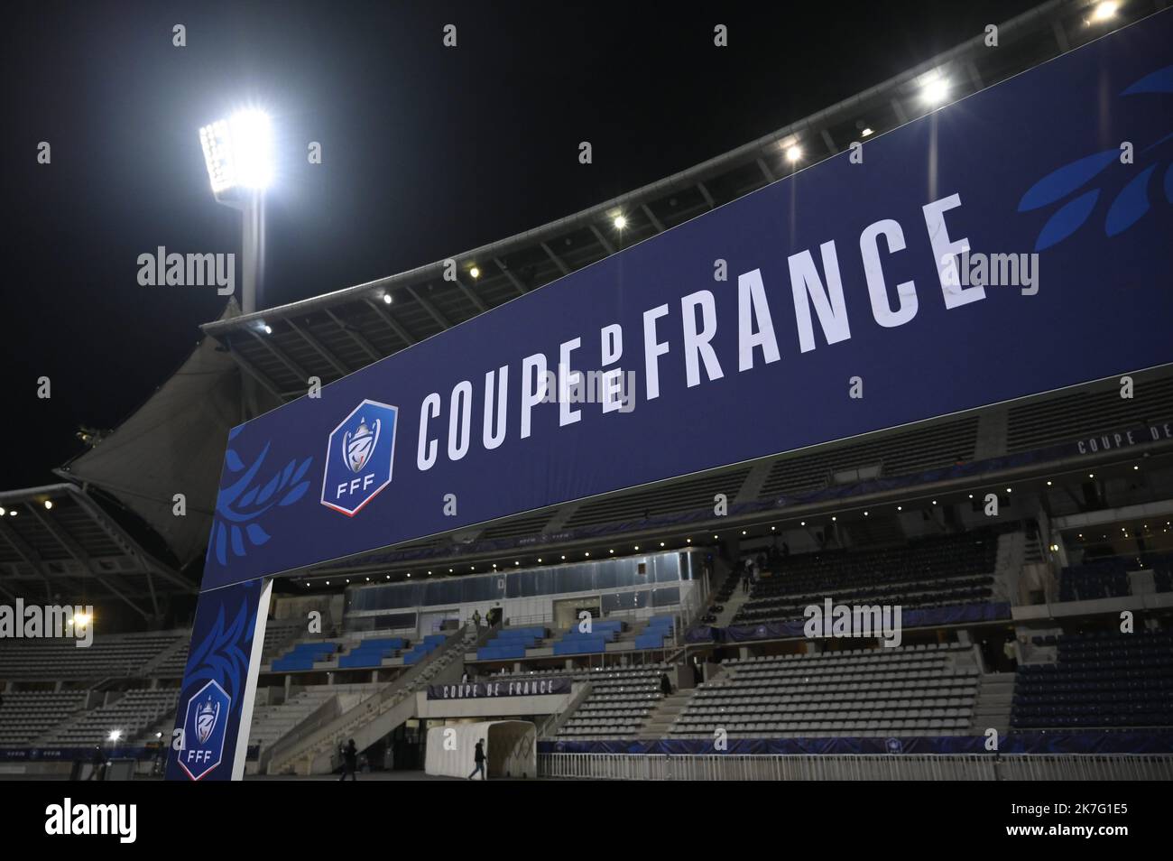 ©Julien Mattia / le Pictorium / MAXPPP - Julien Mattia / le Pictorium - 17/12/2021 - France / Ile-de-France / Paris - Paris FC / Olympique Lyonnais / coupe de France, 32E de finale de la coupe de France, au Stade Charlety, entre le Paris FC et l'Olympique Lyonnais, le 17 décembre 2021. / 17/12/2021 - France / Ile-de-France (région) / Paris - Paris FC / Olympique Lyonnais / coupe de France, 32nd final du coupé de France, au Stade Charlety, entre Paris FC et Olympique Lyonnais, 17 décembre 2021. Banque D'Images