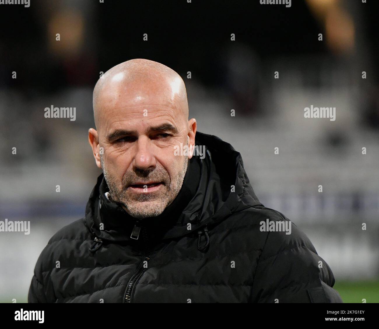 ©Julien Mattia / le Pictorium / MAXPPP - Julien Mattia / le Pictorium - France / Ile-de-France / Paris - Paris FC / Olympique Lyonnais / coupe de France, Peter Bosz lors des 32E de finale de la coupe de France, au Stade Charlety, entre le Paris FC et l'Olympique Lyonnais, le 17 décembre 2021. / France / Ile-de-France (région) / Paris - Paris FC / Olympique Lyonnais / coupe de France, Peter Bosz lors de la finale 32nd du coupe de France, au Stade Charlety, entre Paris FC et Olympique Lyonnais, 17 décembre 2021. Banque D'Images
