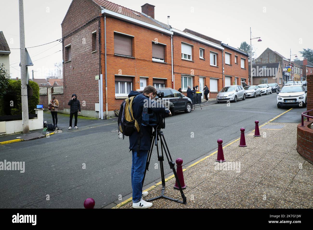 ©PHOTOPQR/VOIX DU NORD/COURBE ; 18/12/2021 ; FAIT DIV ALERTE ENLEVEMENT DU GARDE DE 12 ANS HAMZA PAR SON PÈRE HIER RUE PASTEUR A FOUQUIERES. FOUQUIERES LEZ LENS LE 18 DÉCEMBRE 2021. Fouquieres les Lens, France, décembre 18th 2021. Hamza, un garçon de 12 ans, a été kidnappé par son père qui avait l'intention d'aller à l'étranger Banque D'Images