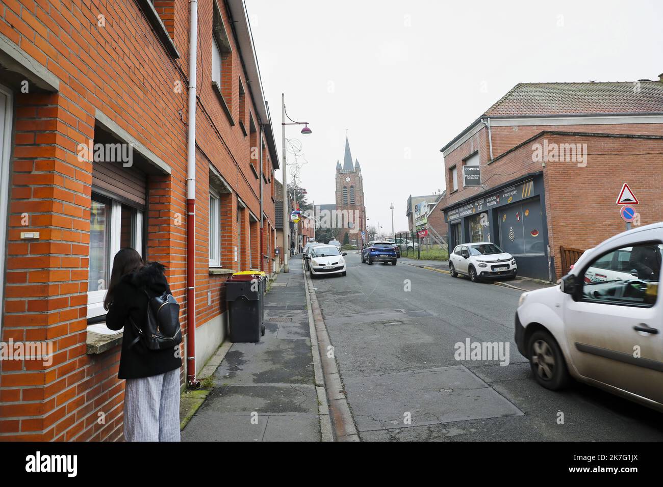 ©PHOTOPQR/VOIX DU NORD/COURBE ; 18/12/2021 ; FAIT DIV ALERTE ENLEVEMENT DU GARDE DE 12 ANS HAMZA PAR SON PÈRE HIER RUE PASTEUR A FOUQUIERES. FOUQUIERES LEZ LENS LE 18 DÉCEMBRE 2021. Fouquieres les Lens, France, décembre 18th 2021. Hamza, un garçon de 12 ans, a été kidnappé par son père qui avait l'intention d'aller à l'étranger Banque D'Images