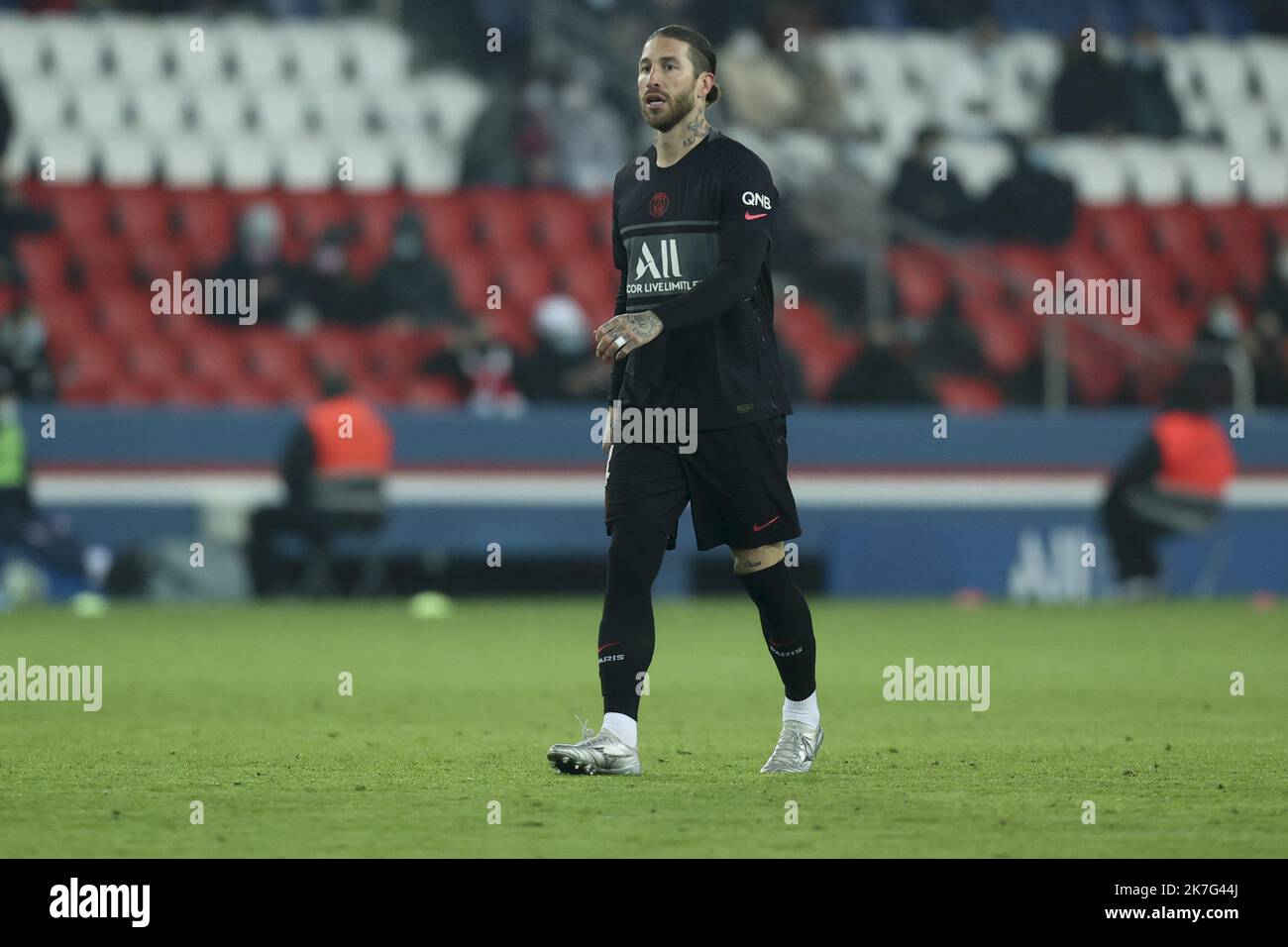 ©Sébastien Muylaert/MAXPPP - Sergio Ramos de Paris Saint-Germain réagit lors du jeu de la Ligue 1 Uber Eats entre Paris Saint-Germain et Brest au Parc des Princes à Paris, France. 15.01.2022 Banque D'Images