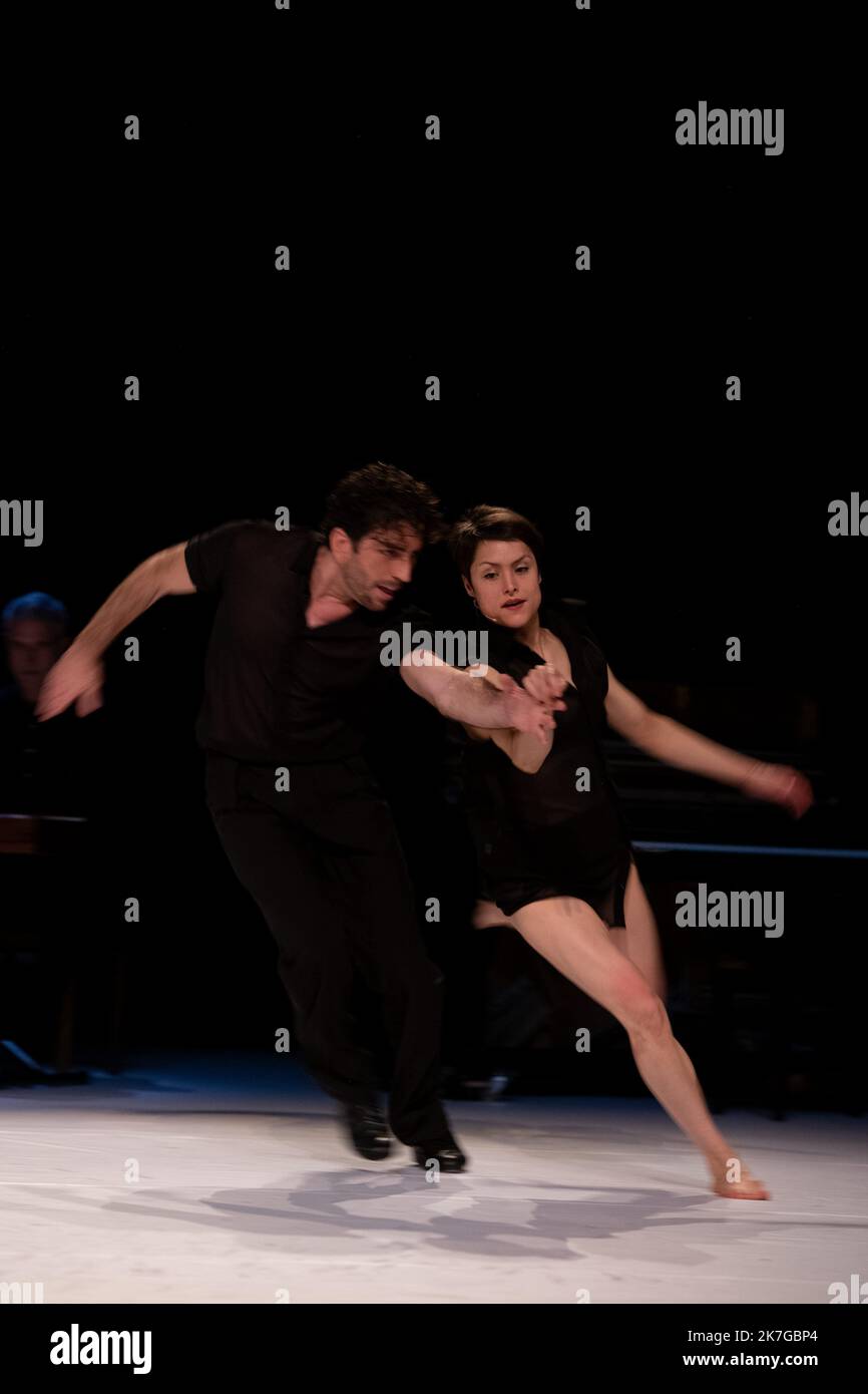 ©Laurent Pailler / le Pictorium/MAXPPP - Paris 11/02/2022 Laurent Pailler / le Pictorium - 11/2/2022 - France / Paris - IMPERFECTO Choregraphie, Mise en scène et costumes Jann Gallois et David Coria regard exterieur Frédéric le Van et Daniel Munoz Pantiga Lumieres Cyril Mulon regie son Chipi Cacheda avec Jann Gallois et David Coria (danse), David Lagos (chant), Alejandro Rojas (piano et clavicorde ) Et Daniel Suarez (percussions) Compagnie Cie Burnout cadre : 5eme Biennale d'Art Flamenco Date : 10/02/2022 lieu : Théâtre National de la danse de Chaillot ville :Paris / 11/2/2022 - France / Pa Banque D'Images