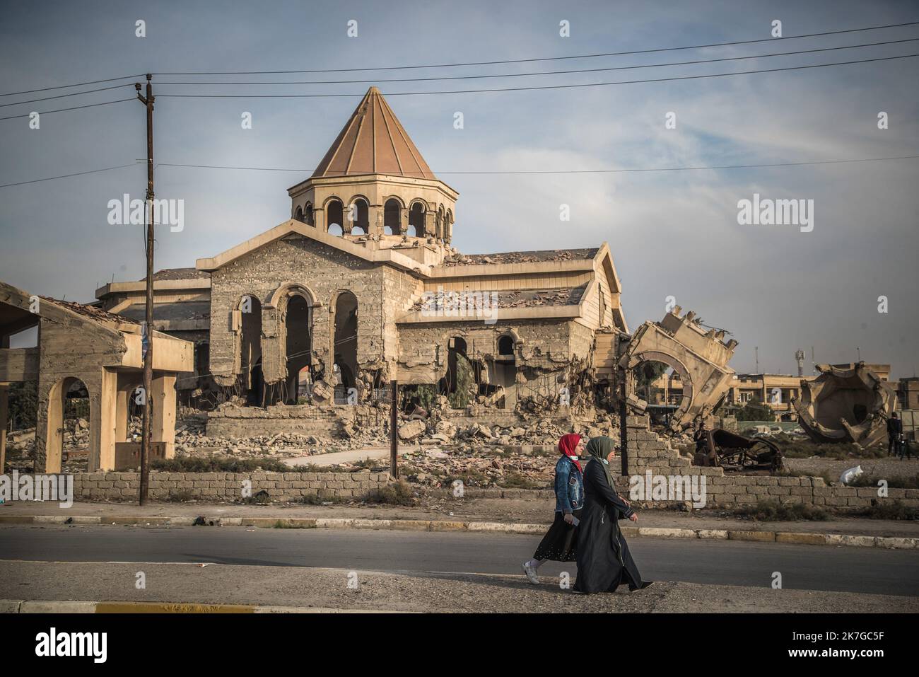 ©Christophe petit Tesson/MAXPPP - 24/11/2021 ; MOSUL ; IRAK - une vue armenienne a Al Warda detruite par Daesh. La ville de Mossoul, libre de l'État islamique en juillet 2017, un sous-i d'importations destructions urbaines et se releve petit a petit avec l'aide de projets internationaux sous l'egide de l'UNESCO. Une église arménienne détruite par Daesh. La ville de Mossoul, libérée de l'État islamique en juillet 2017, a subi une importante destruction urbaine et se remet progressivement avec l'initiative internationale ‚ÄúRevive l'Esprit de Mossoul‚Äù de l'organisation de l'UNESCO. Banque D'Images