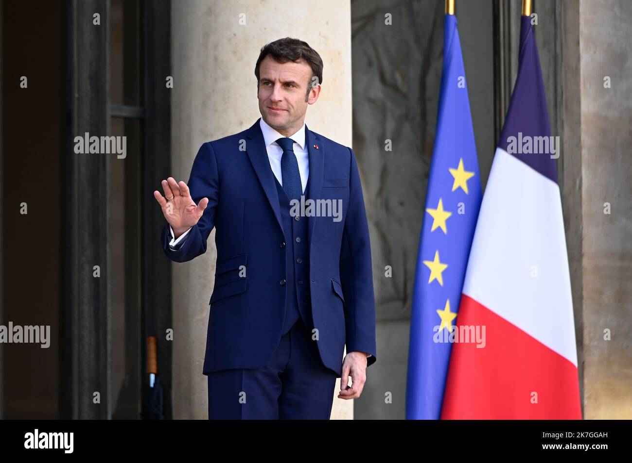 ©Julien Mattia / le Pictorium/MAXPPP - Paris 28/02/2022 Julien Mattia / le Pictorium - 28/2/2022 - France / Ile-de-France / Paris - le Président de la République, Emmanuel Macron recoit la Presidente de la Georgie, Salome Zourabichvili au Palais de l'Elysée, le 28 février 2022. / 28/2/2022 - France / Ile-de-France (région) / Paris - le Président de la République, Emmanuel Macron, reçoit le Président de la Géorgie, Salome Zourabichvili, à l'Elysée à 28 février 2022. Banque D'Images