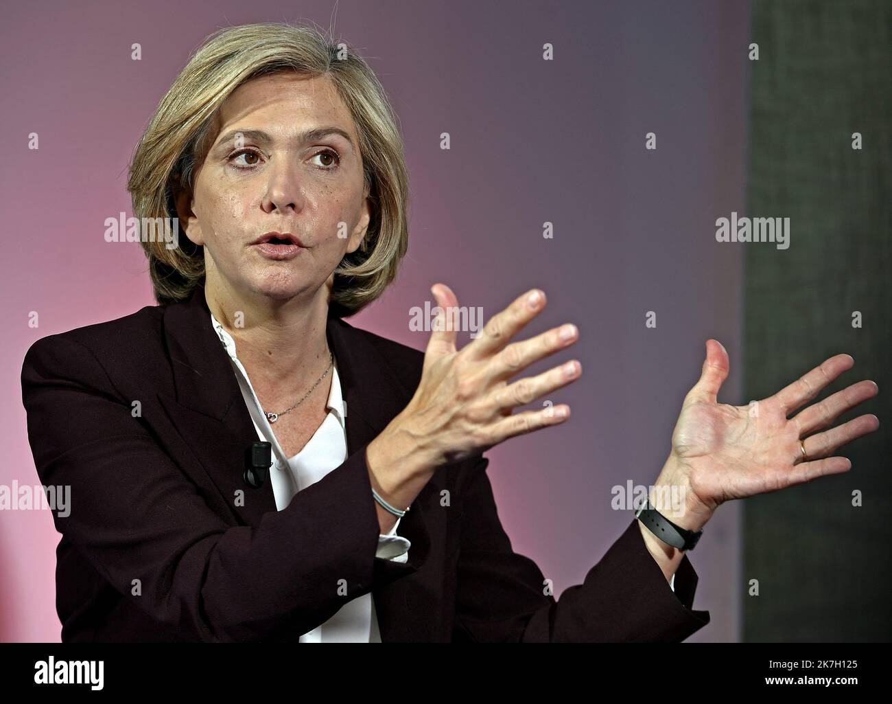 ©PHOTOPQR/LE PROGRES/Stéphane GUIOCHON - Paris 31/03/2022 - face au lecteurs de Valerie Pécrésse -A Paris au CFPJ la candidate à l'élection présidentielle Valésidentielle Valerie Pécrésse face aux lecteurs du Groupe EBRA - candidate à la présidence Valerie Pécrésse Banque D'Images