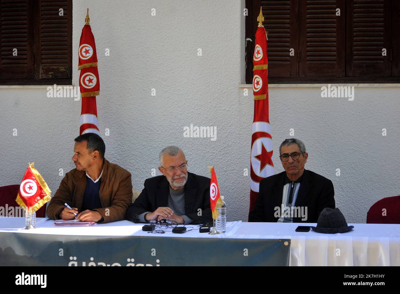 ©Yassine Mahjoub/MAXPPP - 01/04/2022 01 avril 2022, Tunis, Tunisie. Le politicien tunisien Noureddine Bhiri est pour la première fois en conférence de presse depuis sa libération sur 08 mars. Le haut fonctionnaire du Parti Ennahda, Noureddine Bhiri, a été mis en détention à 31 décembre 2021, à cause de la soumission illégale présumée de passeports et de documents de nationalité et de la suspicion d'être impliqué dans des actes de terrorisme. Le parti Ennahda a toujours rejeté les accusations comme étant politiquement motivées. (Photo de Yassine Mahjoub / MAXPPP) Banque D'Images