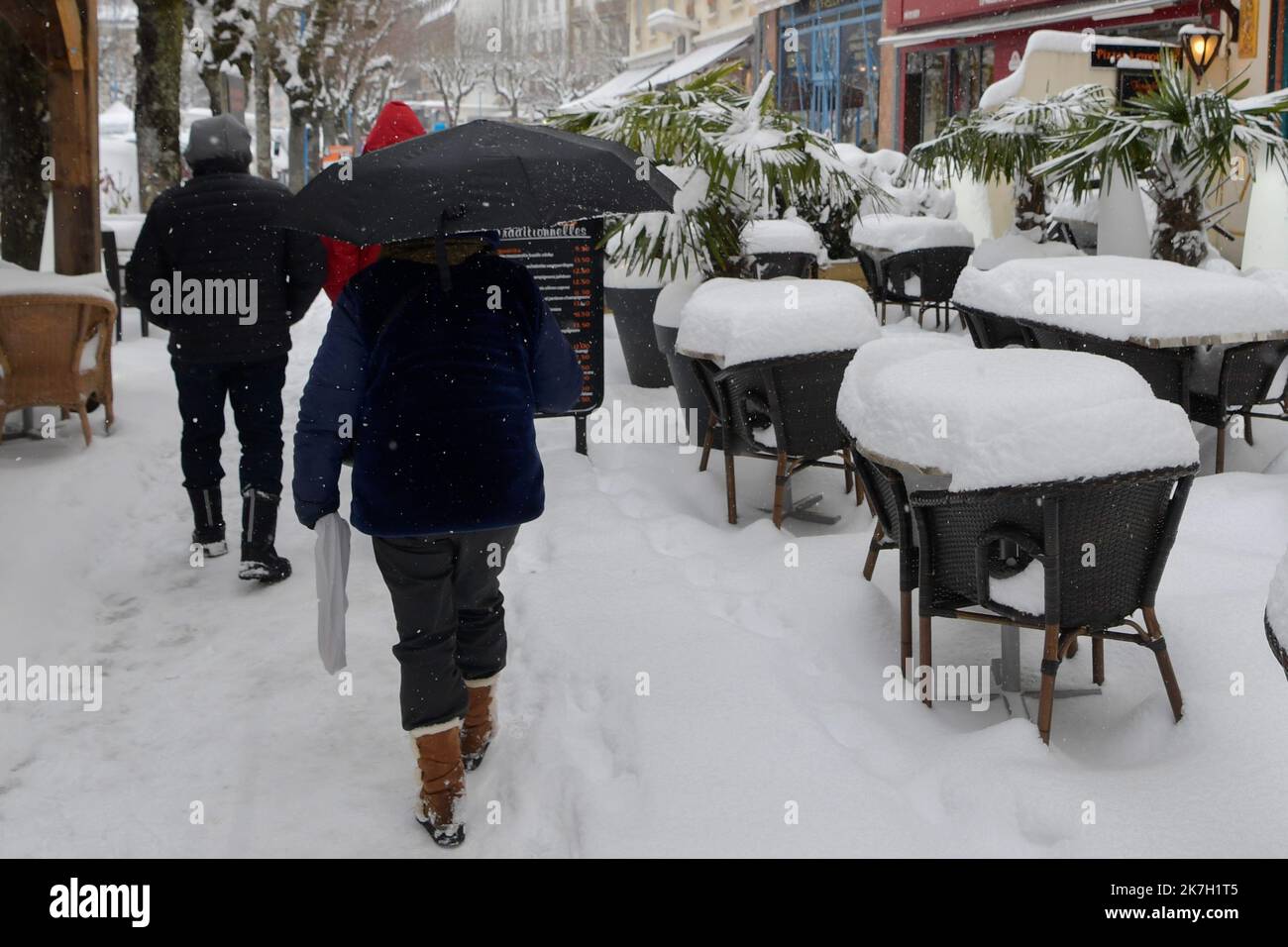 ©PHOTOPQR/LA MONTAGNE/Richard BRUNEL ; ; 02/04/2022 ; Meteo neige Gel circulation, la Bourboule, , Printemps, Puy de Dome le 02/04/2022 photo R Brunel - VAGUE DE FROID ET NEIGE EN FRANCE Banque D'Images