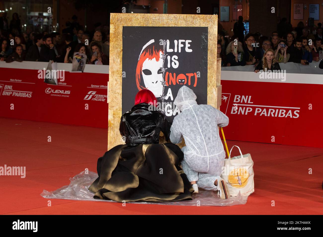 Rome, Italie. 17th octobre 2022. L'artiste de rue italien Laika assiste au tapis rouge pendant le cinquième jour de la dix-septième édition du Festival du film de Rome 2022 (photo de Matteo Nardone/Pacific Press/Sipa USA) Credit: SIPA USA/Alay Live News Banque D'Images