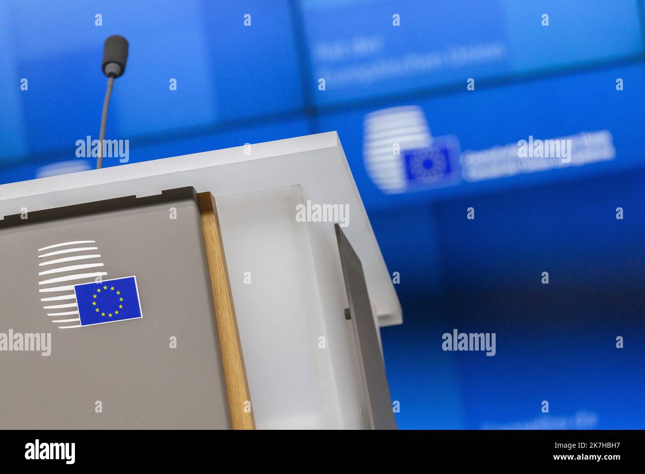 ©Nicolas Landemard / le Pictorium / MAXPPP - Bruxelles 02/05/2022 Nicolas Landemard / le Pictorium - 2/5/2022 - Belgique / Bruxelles / Bruxelles - illustrations de drateaux et symboles europeens / 2/5/2022 - Belgique / Bruxelles / Bruxelles - illustrations de drapeaux et symboles européens Banque D'Images