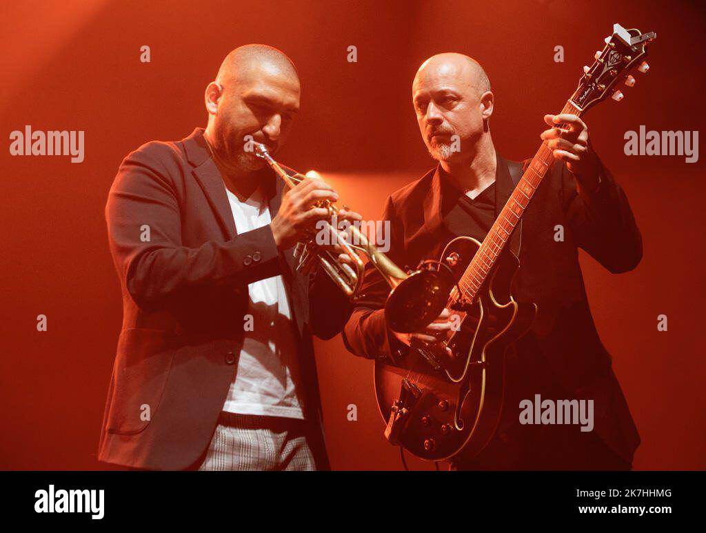 ©PHOTOPQR/OUEST FRANCE/Martin ROCHE / OUEST-FRANCE ; Coutance ; 20/05/2022 ; ce vendredi 20 mai 2022 , la 41 ème édition du festival de Jazz sous les Pommiers ici Ibrahim Maalouf photographe : Martin ROCHE Banque D'Images