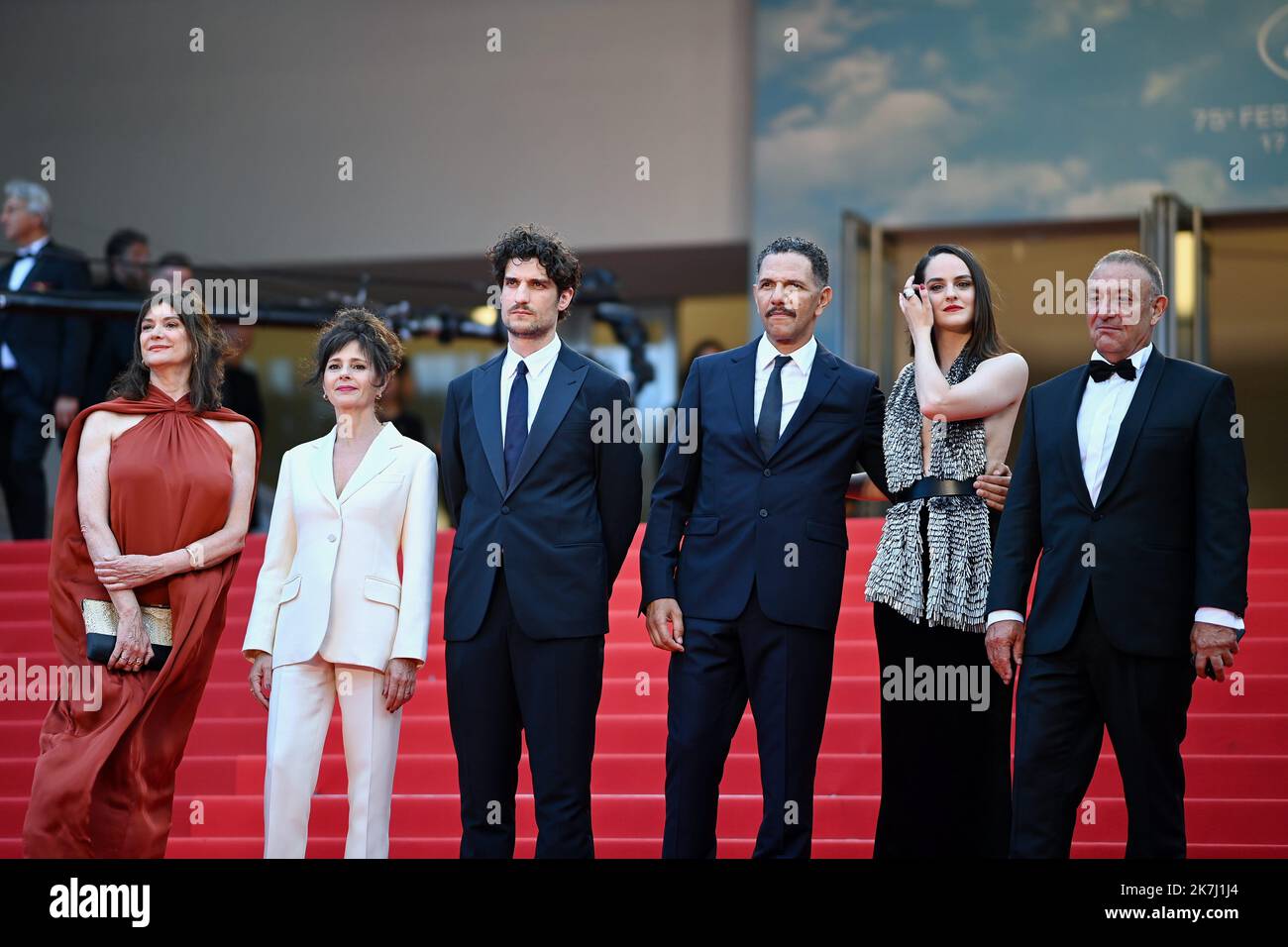 ©franck castel/MAXPPP - célébration du 20220005 75th anniversaire projection du tapis rouge l'innocent - l'invité annuel du Festival de Cannes 75th, Anouk Grinberg, Louis Garrel, Roschdy Zem , Noemie Merlant CANNES, FRANCE - MAI 24 Banque D'Images