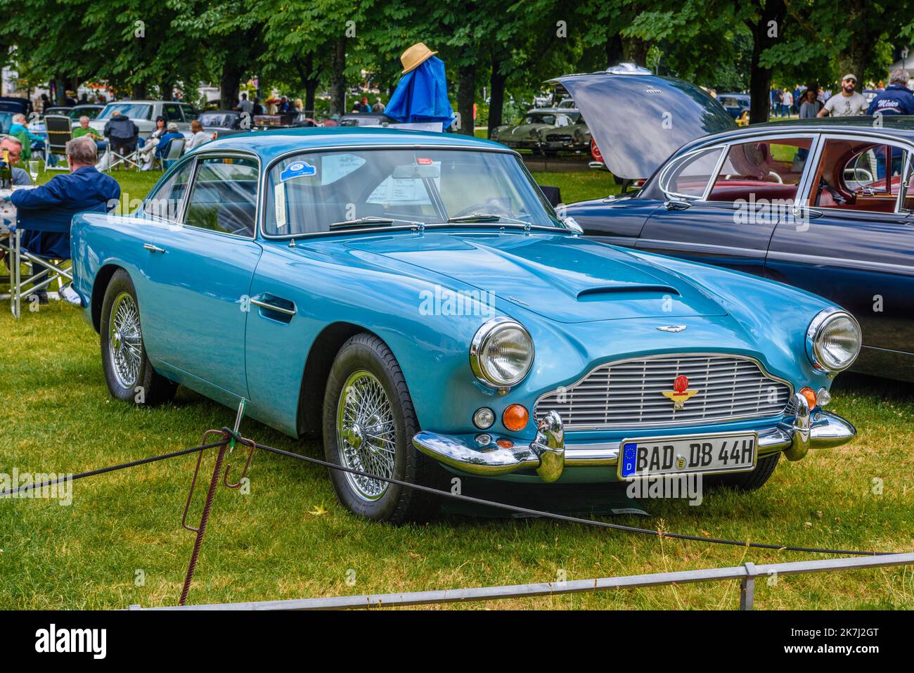 BADEN BADEN, ALLEMAGNE - JUILLET 2019: Bleu clair ASTON MARTIN DB4 coupé 1958 1963, réunion oldtimer à Kurpark. Banque D'Images