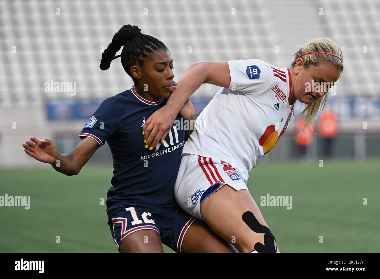 ©Julien Mattia / le Pictorium/MAXPPP - Paris 30/05/2022 Julien Mattia / le Pictorium - 30/5/2022 - France / Ile-de-France / Paris - hors du match entre le PSG Feminin et l'OL feminin au Stade Jean Bouin, a Paris le 29 Mai 2022. / 30/5/2022 - France / Ile-de-France (région) / Paris - pendant le match entre PSG féminin et OL féminin au stade Jean Bouin à Paris sur 29 mai 2022. Banque D'Images