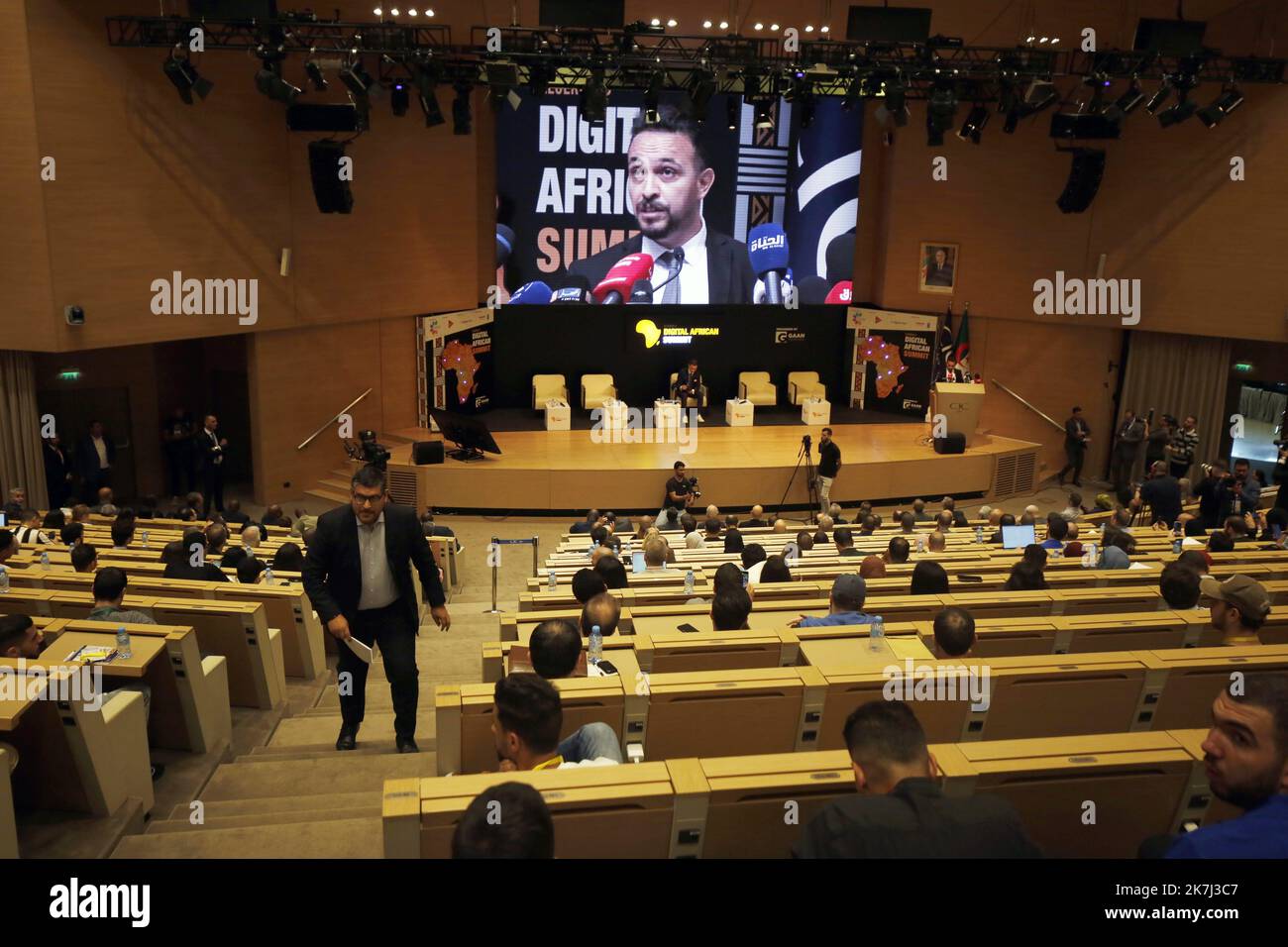 ©Billel Bensalem / APP/MAXPPP - (sommet africain du digital) a Alger en Algérie le 31 Mai 2022 au Centre international des conférences (CIC) , avec la participation de plus de 1200 acteurs et une centauine d'entreprises et startups expotantes - Alger, Algérie, mai 31st 2022 Sommet numérique africain Banque D'Images