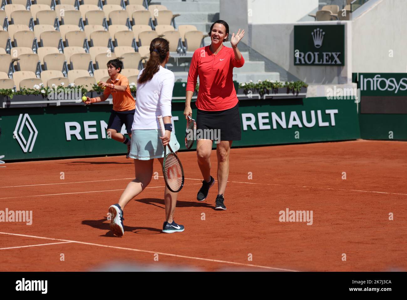 Thierry Larret / Maxppp. Tennis. Roland Garros 2022. Internationaux de France de tennis. Stade Roland Garros, Paris (75). Le 31 Mai 2022. Cour Suzanne Langlen : Double des légendes : Lindsay DAVENPORT (USA) Mary Joe FERNADEZ (USA) contre Gabriela SABATINI (ARG) Gisela DULKO (ARG) Banque D'Images