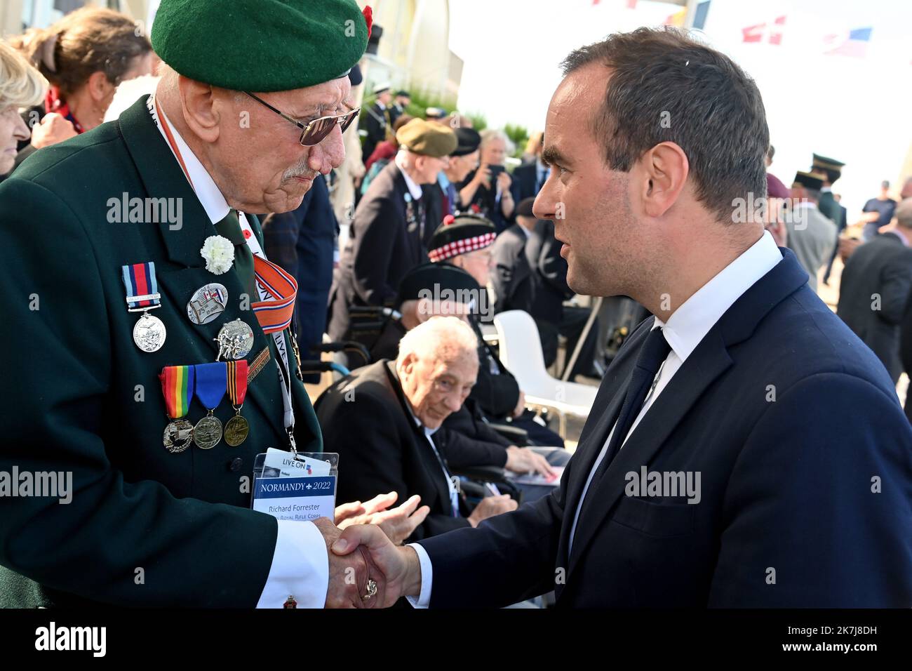 ©PHOTOPQR/OUEST FRANCE/Stéphane Geufroi ; Bernières sur mer ; 06/06/2022 ; Cérémoine international du 78E anniversaire du Débarquier à Bernières sur mer dans le calvados en présence du ministre des armes Sébastien Lecornu (photo) 78E anniversaire du Débargement en Normandie 6th 2022 78th juin anniversaire du débarquement de Normandie à Bernieres sur Mer avec le ministre français de la Défense Sébastien Lecornu Banque D'Images