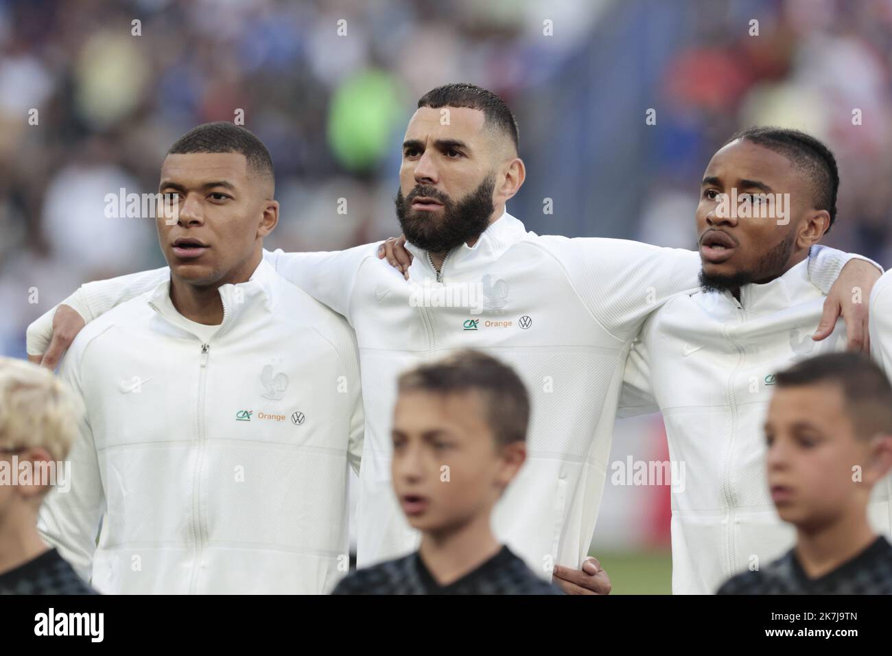 ©Sébastien Muylaert/MAXPPP - Paris 13/06/2022 Kylian MBAPPE de France, Karim BENZEMA de France et Christopher NKUNKU de France lors de la Ligue des Nations de l'UEFA, match du groupe 1 entre la France et la Croatie au Stade de France à Paris, France. 13.06.2022 Banque D'Images