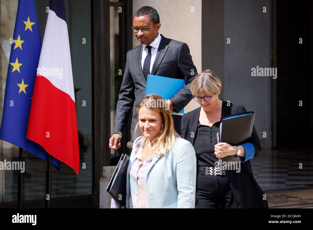 ©Thomas Padilla/MAXPPP - 14/06/2022 ; Paris, France ; SORTIE DU Conseil DES MINISTRES au PALAIS DE l'ELYSEE. PAP NDIAYE, MINISTRE DE L'ÉDUCATION NATIONALE ET DE LA JEUNESSE, SYLVIE RETAILLEAU, MINISTRE DE L'ENSEIGNEMENT SUPÉRIEUR ET DE LA RECHERCHE, OLIVIA GREGOIRE, PORTE PAROLE DU GOUVERNEMENT. Quittez la réunion hebdomadaire du cabinet au palais présidentiel de l'Elysée à Paris sur 14 juin 2022. Banque D'Images