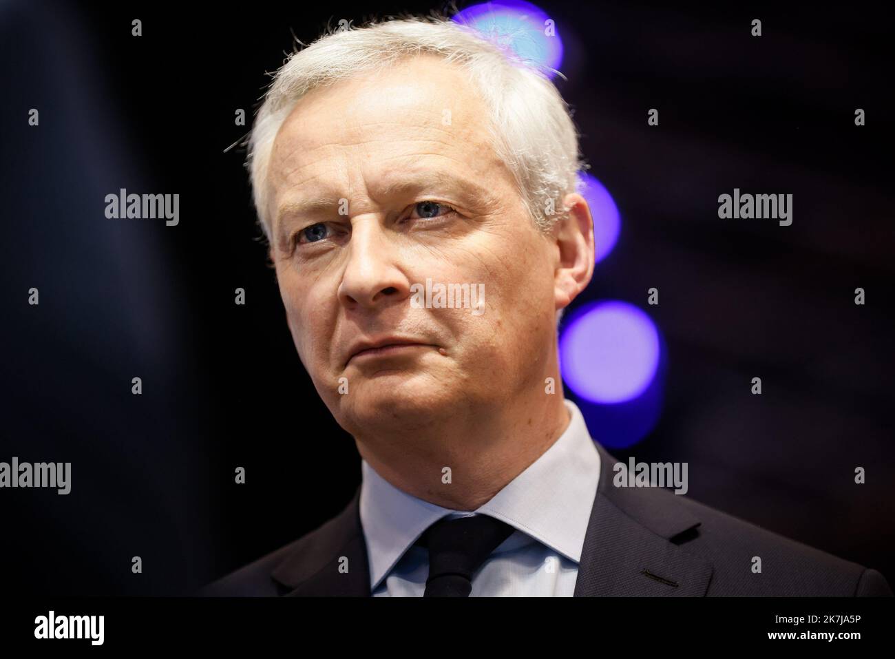 ©THOMAS PADILLA/MAXPPP - 15/06/2022 ; PARIS, FRANCE ; BRUNO LE MAIRE, MINISTRE DE L'ECONOMIE, DES FINANCES ET DE LA SOUVERAINETE INDUSTRIELLE ET NUMERIQUE VISITE LE SALON VIVA TECHNOLOGY A LA PORTE DE VERSAILLES. - Paris, France, juin 15th 2022 le ministre français de l'Economie Bruno le Maire au VivaTech 6th. VivaTech est le rendez-vous mondial des startups et des leaders pour célébrer l'innovation. C'est un rassemblement des esprits, talents et produits les plus brillants au monde. Banque D'Images