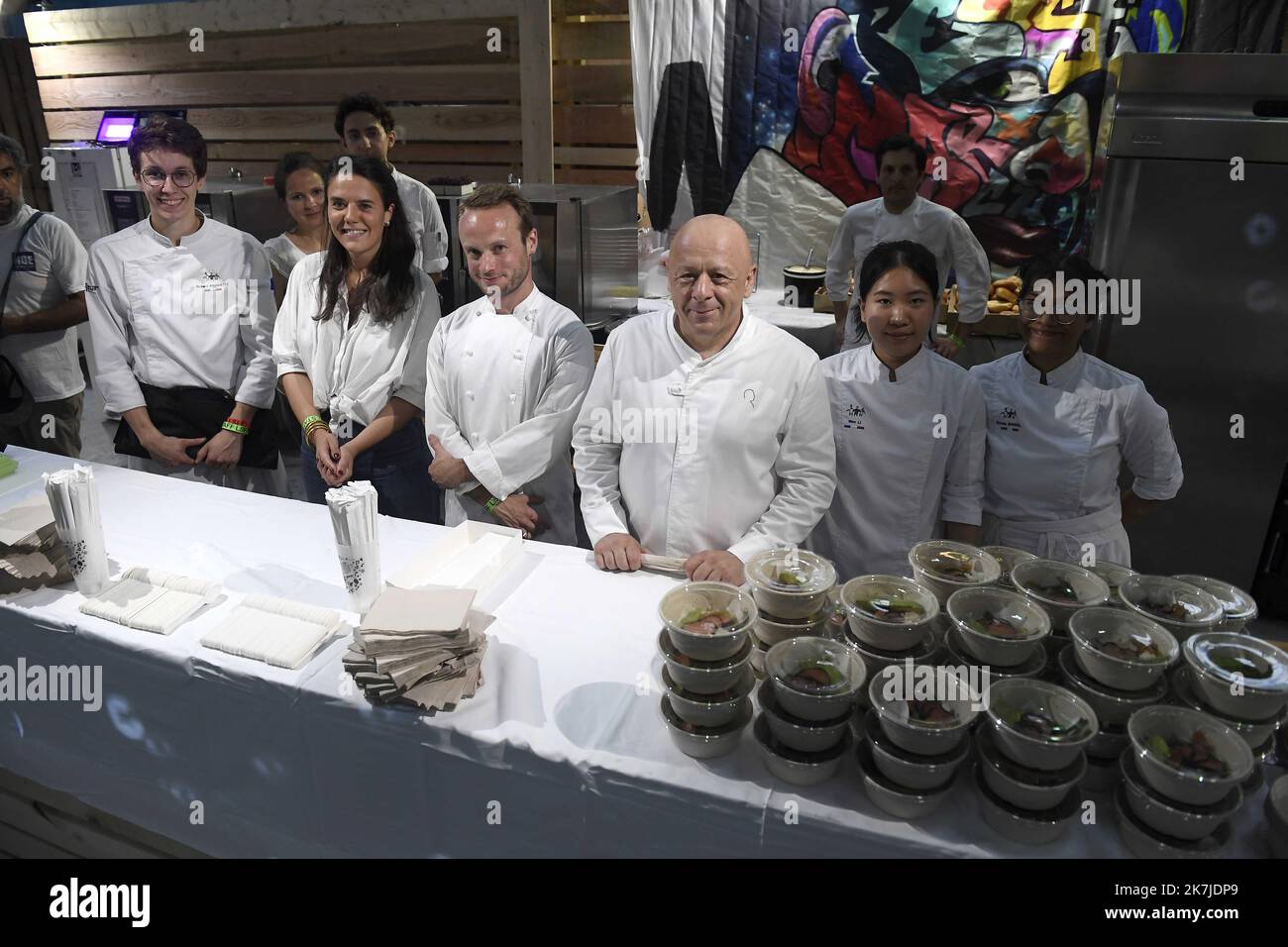 ©PHOTOPQR/LE PROGRES/Joël PHILIPPON - Lyon 8e arrondissement 23/06/2022 - Lyon Street Food Festival 2022. Lyon 23 juin 2022 -ici Thierry Marx et sa brigade. Lyon Street Food Festival 2022. Banque D'Images