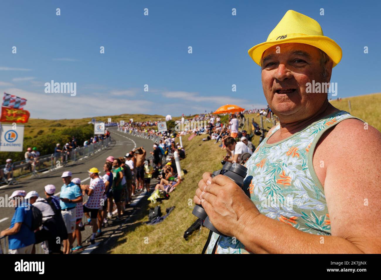 ©PHOTOPQR/VOIX DU NORD/Johan BEN AZZOUZ ; 05/07/2022 ; Escalles, le 5 juillet 2022. Tour de France Dunkerque - Calais, passage sur le Cap blanc nez. PHOTO JOHAN BEN AZZOUZ LA VOIX DU NORD - l'édition 109th de la course cycliste Tour de France a lieu du 01 au 24 juillet 2022 - - Banque D'Images