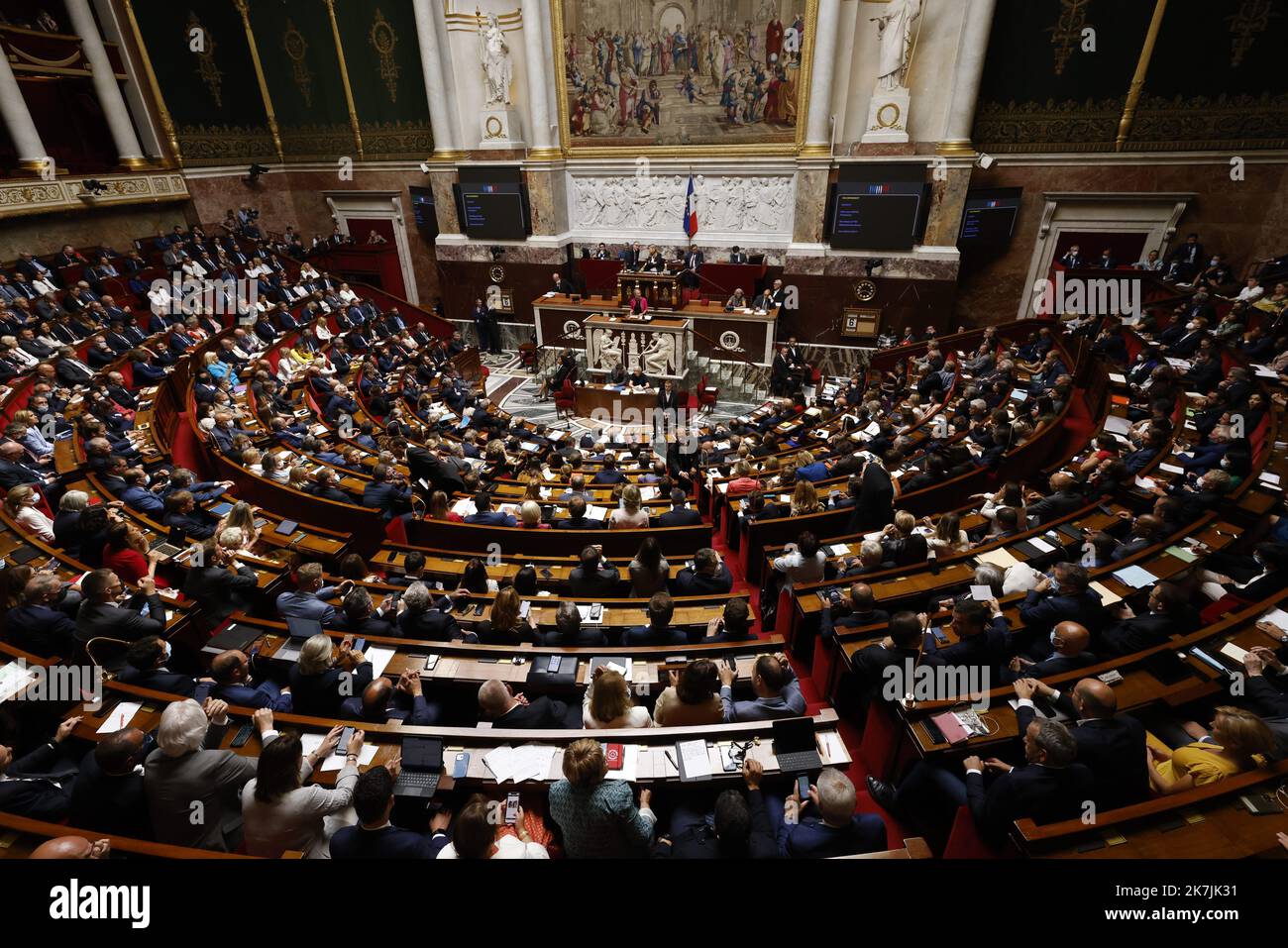 ©PHOTOPQR/LE PARISIEN/Olivier Corsan ; Paris ; 06/07/2022 ; Assemblée nationale, Paris, France, le 6 juillet 2022. La première ministre Elisabeth a porté un prononcé fils décourage de politique générale devant l'Assemblée nationale. - ASSEMBLÉE NATIONALE : DISCOURS DE POLITIQUE GÉNÉRALE D’ELISABETH BORNE JUILLET 7 2022 PARIS FRANCE Banque D'Images