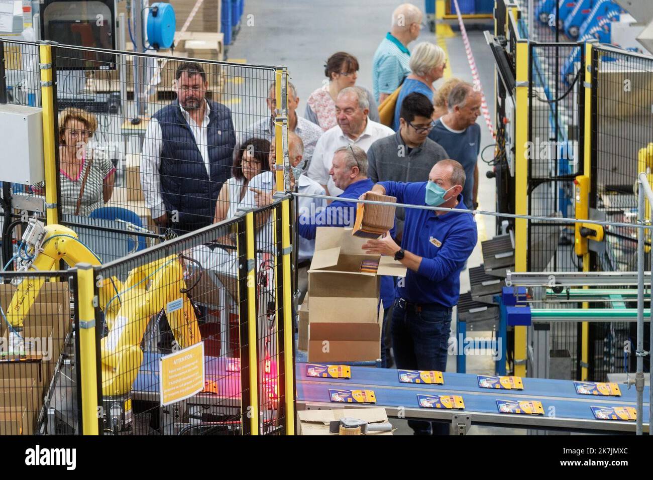 ©PHOTOPQR/VOIX DU NORD/Johan BEN AZZOUZ ; 09/07/2022 ; Samer, le 9 juillet 2022. Usine BIC production sur 30 000 m2 des crayons mines graphiques, des porte-mines et des crayons de coloriage. - Production BIC usine sur 30 000 m2 de crayons de graphite, porte-crayons et crayons de coloriage. Banque D'Images