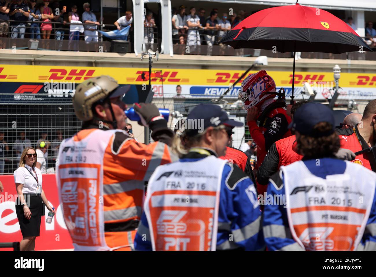 ©PHOTOPQR/LA PROVENCE/David Rossi ; Castellet ; 24/07/2022 ; Formule 1 grand prix de France le Castellet F1 circuit Paul Ricard Charles Leclerc - Formule 1 Grand prix du Castelet 24 juillet 2022 Banque D'Images