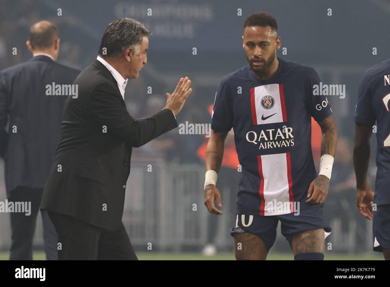 ©PHOTOPQR/LE PARISIEN/Fred Dugit ; Paris ; 06/09/2022 ; Parc des sports des princes (Paris XVIe), le 06 septembre 2022 Paris Saint Germain-Juventus de Turin Ligue des champions l'entraître du PSG, Christophe Galtier, et Neymar photo LP / Fred Dugit Banque D'Images