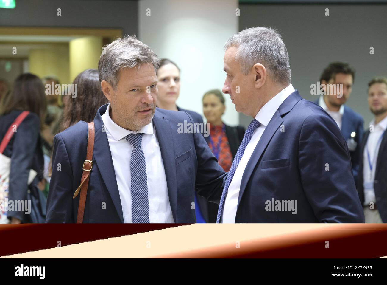 ©Nicolas Landemard / le Pictorium / MAXPPP - Bruxelles 09/09/2022 Nicolas Landemard / le Pictorium - 9/9/2022 - Belgique / Bruxelles / Bruxelles - Arrivee des ministres a la Table ronde du sommet extraordinaire. / 9/9/2022 - Belgique / Bruxelles / Bruxelles - arrivée des ministres à la Table ronde du sommet extraordinaire. Banque D'Images