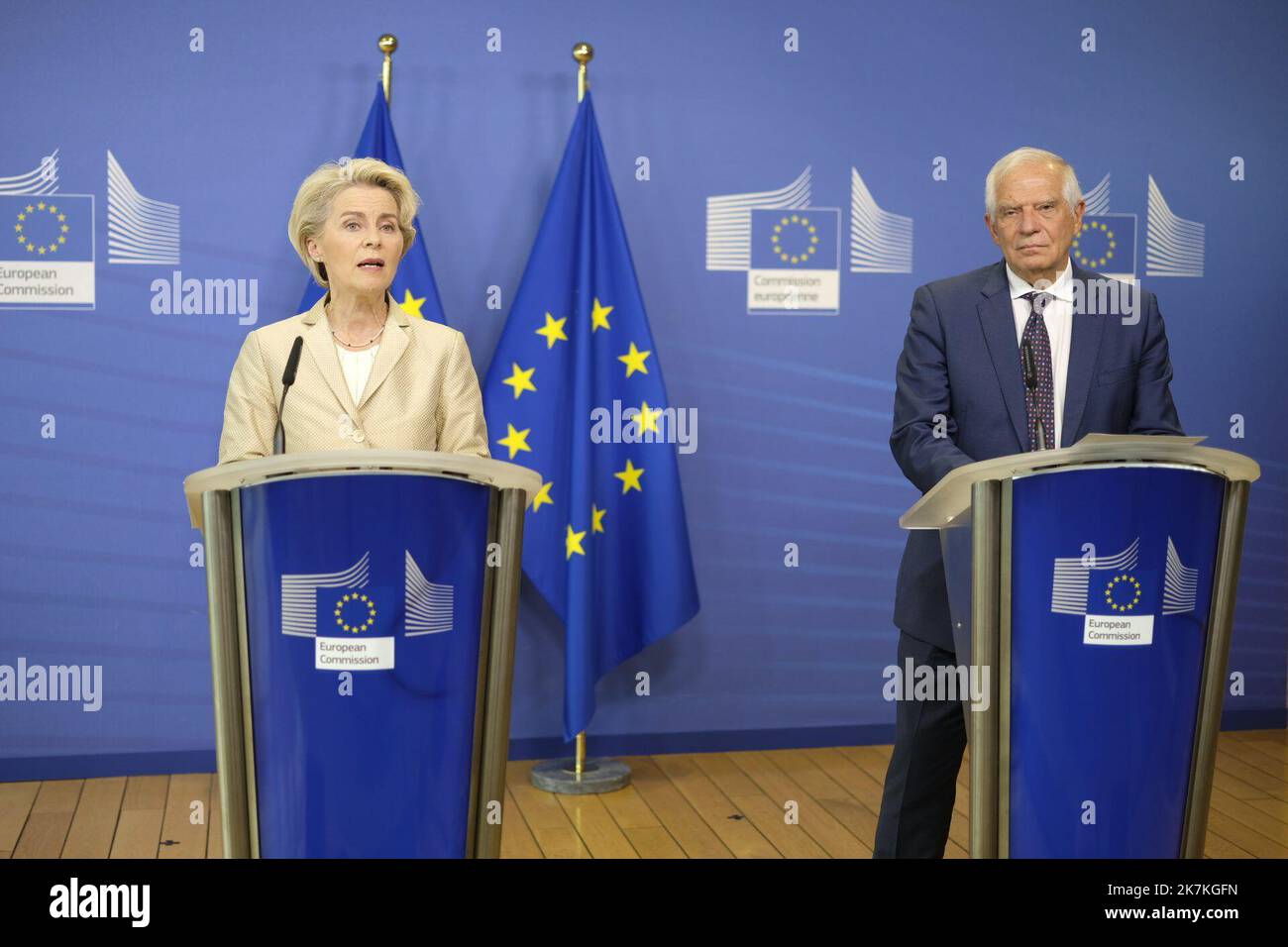 ©Nicolas Landemard / le Pictorium / MAXPPP - Bruxelles 28/09/2022 Nicolas Landemard / le Pictorium - 28/09/2022 - Belgique / Bruxelles / Bruxelles - Conférence de presse de Ursula Von Der Leyen et de Josep BORRELL FONTELLES / 28/09/2022 - Belgique / Bruxelles / Bruxelles - Conférence de presse par Ursula Von Der Leyen et Josep BORRELL FONTELLES Banque D'Images