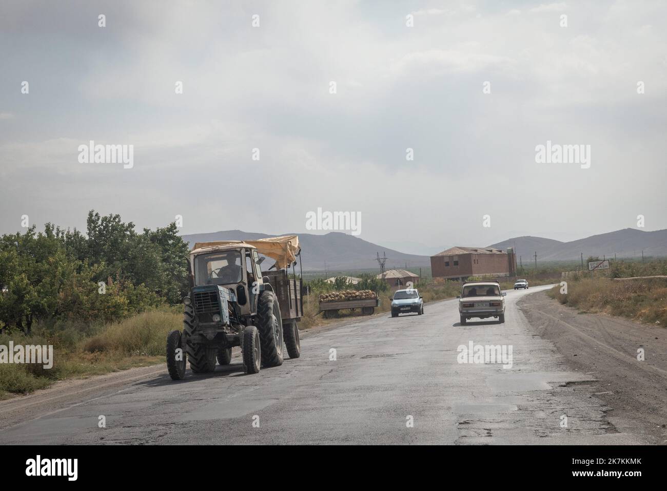 ©Chris Huby / le Pictorium/MAXPPP - Eeraskh 21/09/2022 Chris Huby / le Pictorium - 21/9/2022 - armenie / Ararat / Eeraskh - Armenie / route a la sortie d'Erevan / 21/9/2022 - Arménie / Ararat / Eeraskh - Arménie / sortie d'Erevan Banque D'Images