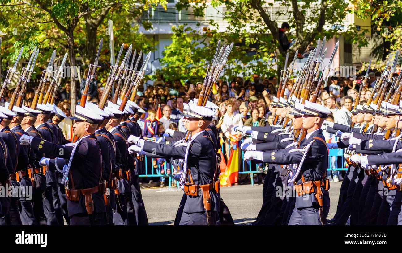Madrid, Espagne, 12 octobre 2022 : défilé militaire des soldats de l'armée de l'air espagnole dans les rues de Madrid. Banque D'Images