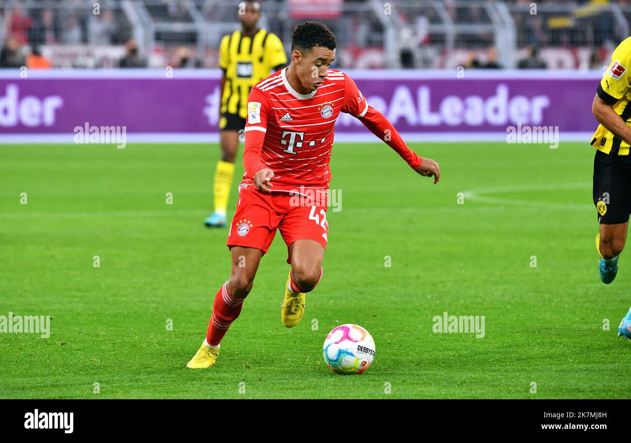 Bundesliga, signal Iduna Park Dortmund: Borussia Dortmund vs FC Bayern Munich; Jamal Musiala Banque D'Images