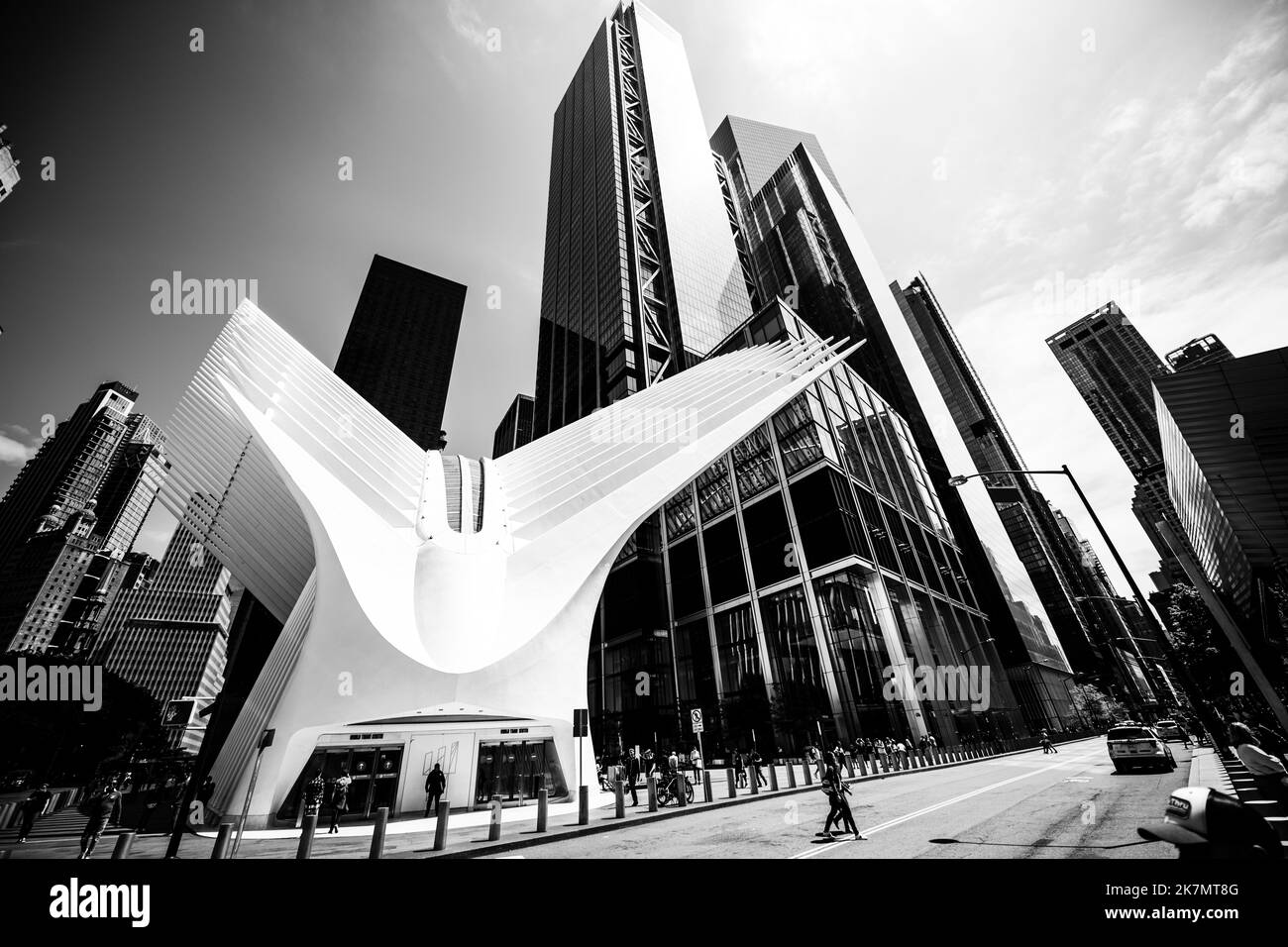 Le Mémorial et musée du 11 septembre national (Mémorial du WTC d'Oculus) à New York. Noir et blanc Banque D'Images