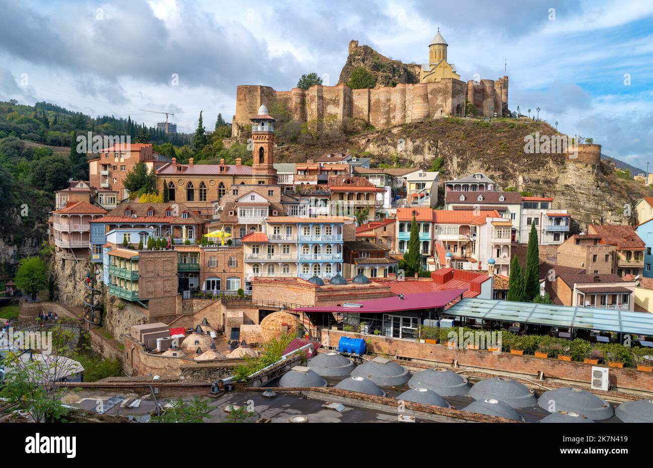 Vue de la vieille ville de Tbilissi, capitale de la Géorgie, capturée en octobre 2022 Banque D'Images