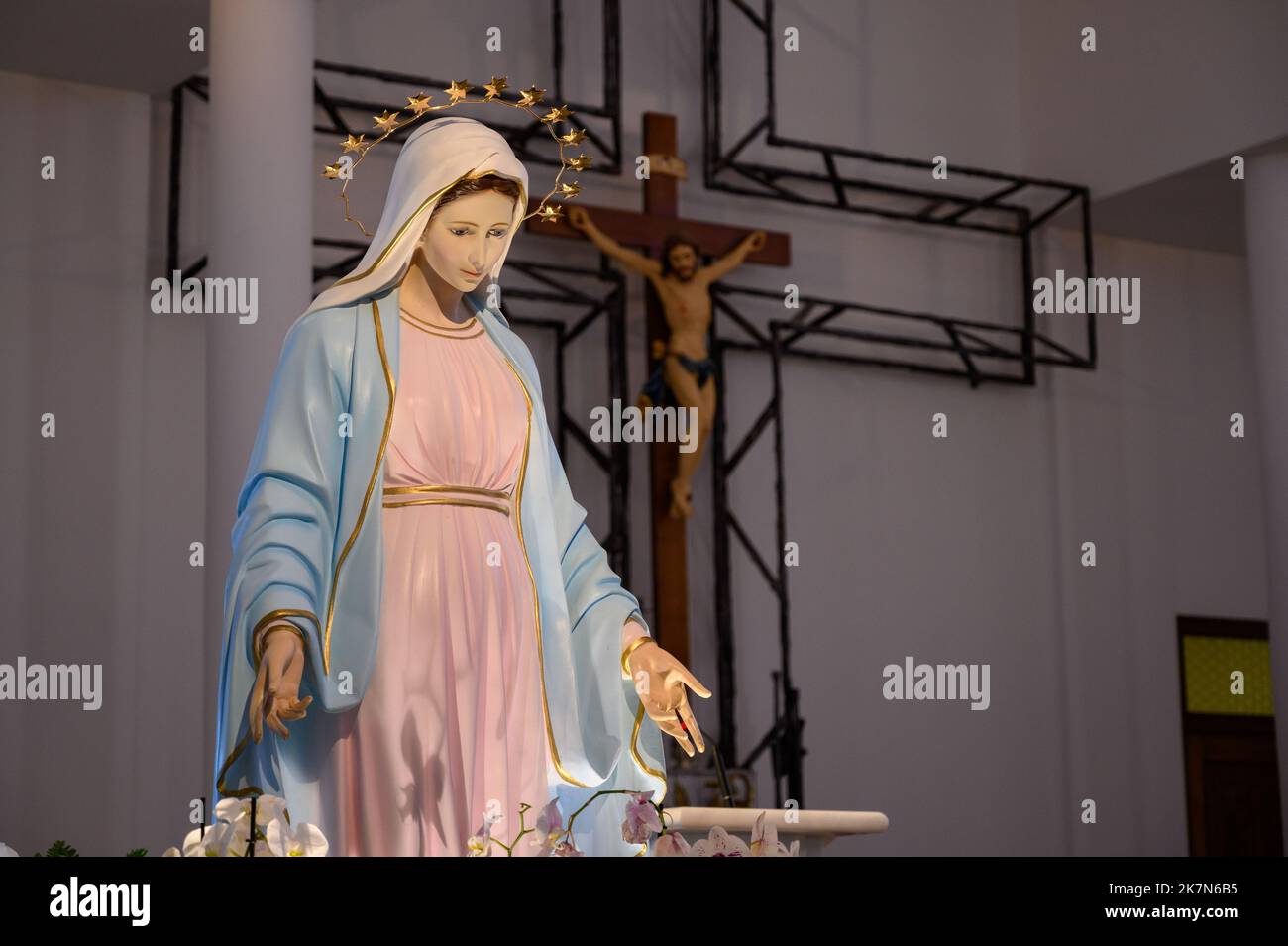 Statue de la Vierge Marie dans l'église catholique romaine de Saint-Élie à Tihaljina, Bosnie-Herzégovine. Banque D'Images