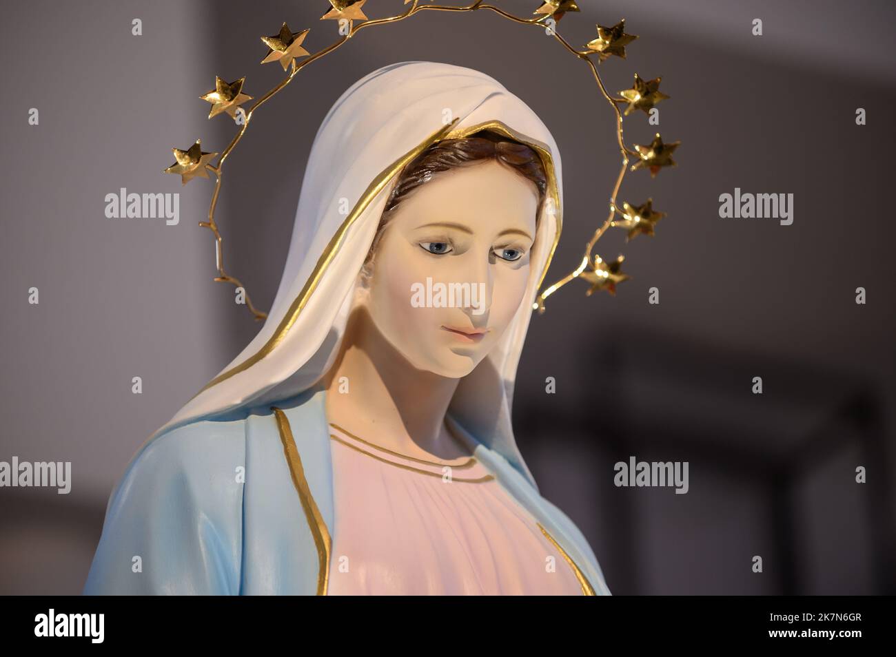 Statue de la Vierge Marie dans l'église catholique romaine de Saint-Élie à Tihaljina, Bosnie-Herzégovine. Banque D'Images